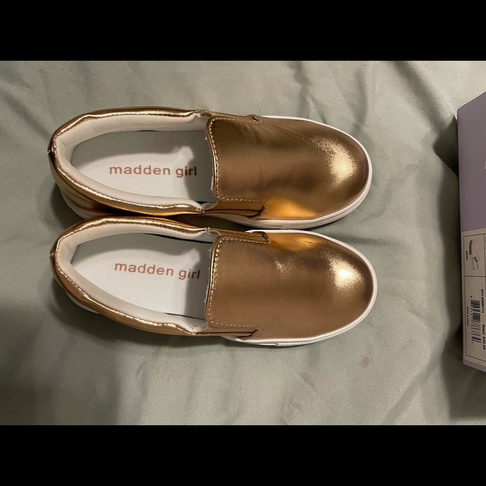 Brand new! Never worn, in original sale box.